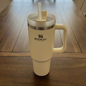 NWOT Stanley Quencher 40oz cream